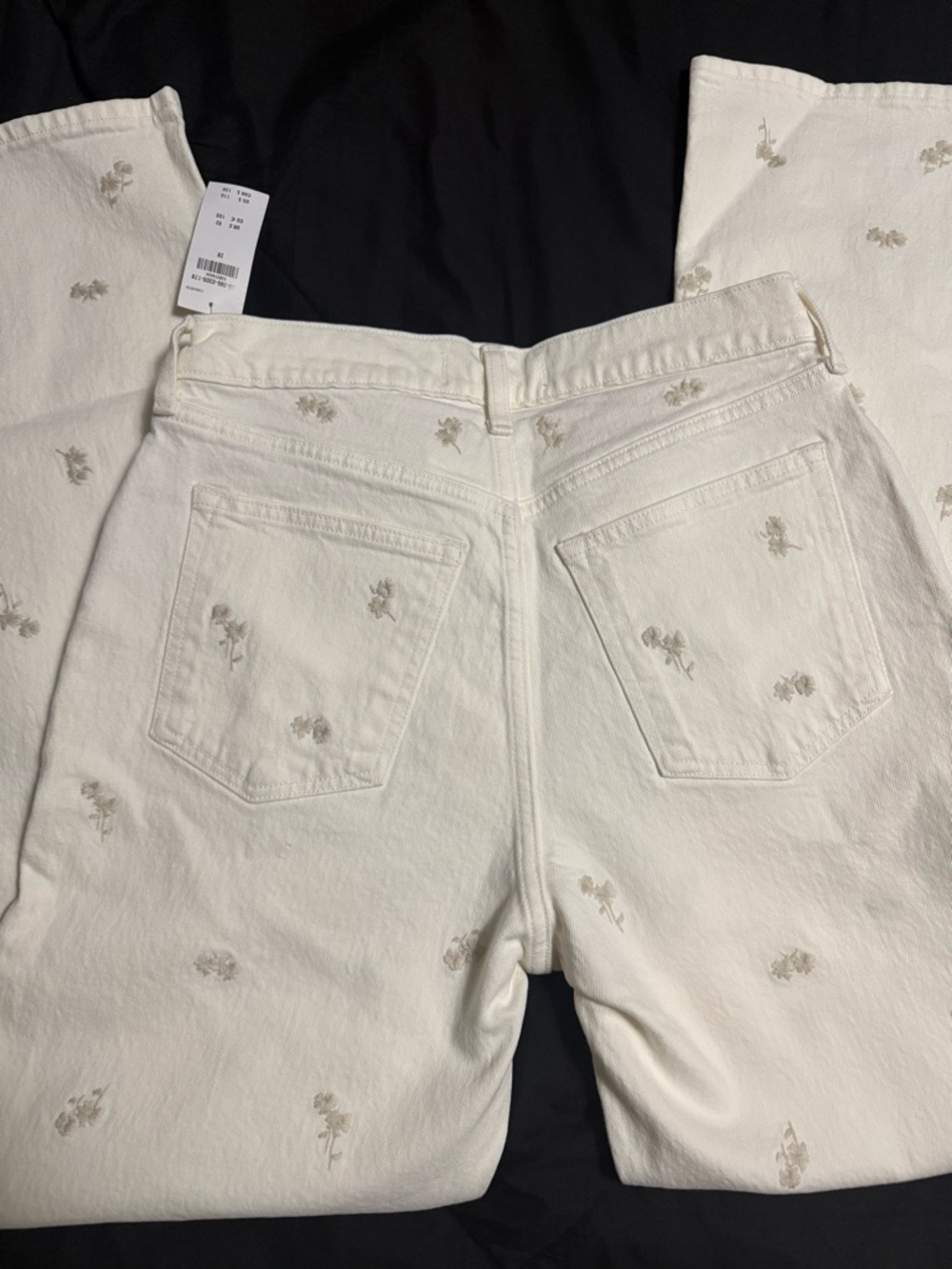 Abercrombie & Fitch Cream High-Rise Relaxed Jeans with Tonal Palm Embroidery - Picture 4 of 4